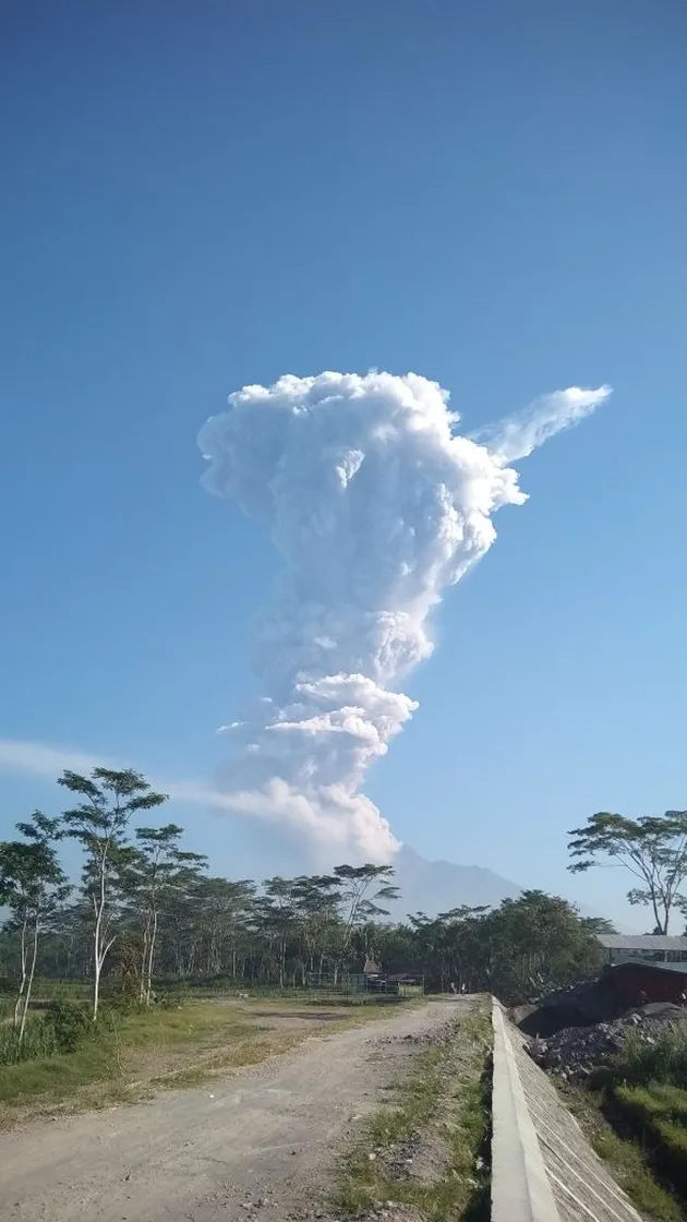 gunung merapi, erupsi gunung merapi, foto gunung merapi, erupsi gunung merapi 2018