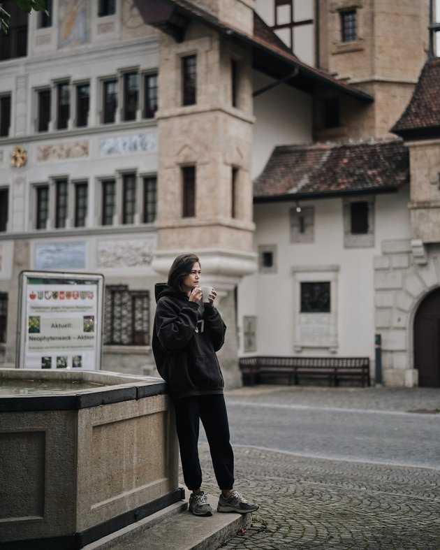 8 Aesthetic Photos of Ringgo Agus Rahman's Family - Sabai Morscheck's Vacation in Switzerland