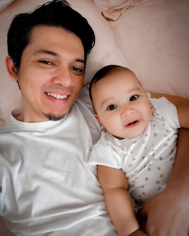 8 Handsome Photos of Baby Ukkasya Who is said to Resemble Irwansyah More, Has a Sweet Smile and Adorable Round Eyes