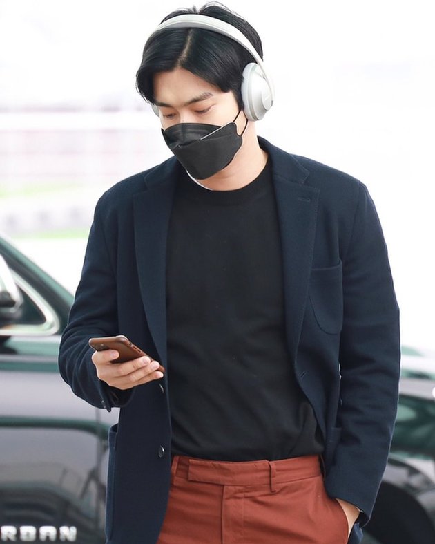 8 Handsome Photos of Choi Siwon at the Airport Heading to Indonesia, Criticized in Korea - ELF INA Curious about Mas Agung's Plans
