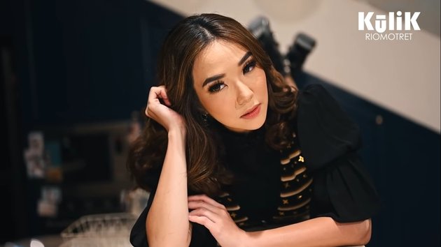8 Photos of Gisella Anastasia Wearing Almost Rp1 Billion Outfit at Home, Gempi Strikes a Fierce Pose