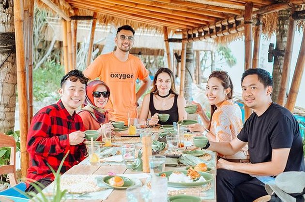 8 Photos of Togetherness of Gisella Anastasia, Ayu Dewi, Luna Maya, Nagita Slavina, and Raffi Ahmad, All on Vacation in Sumba