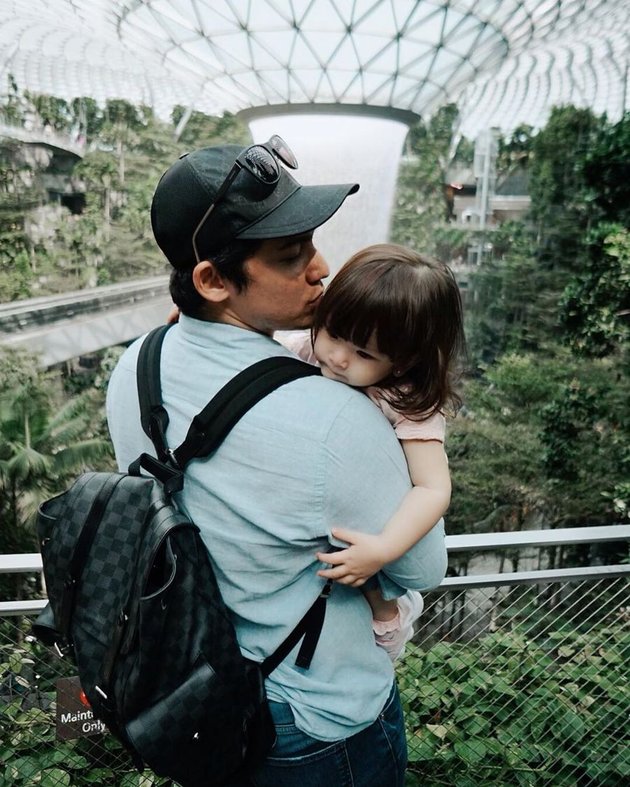 8 Photos of Samuel Zylgwyn and Baby Vechia's Closeness, Called the Dream Hot Daddy