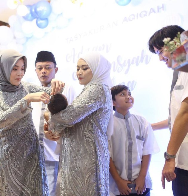 8 Photos of Sule's Family Warmth at Baby Adzam's Aqiqah, The Handsome Baby's Face Becomes the Spotlight
