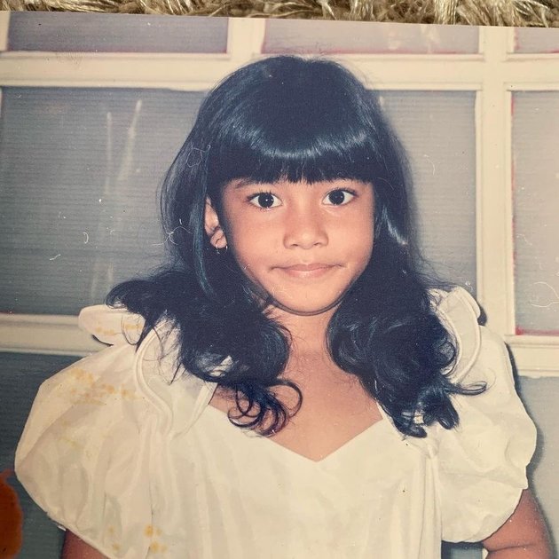 8 Photos of Naysila Mirdad's Childhood, Her Facial Structure Hasn't Changed at All!