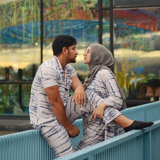 8 Sweet Photos of Irish Bella and Ammar Zoni After Having a Baby, Holding Hands - Romantic Kiss