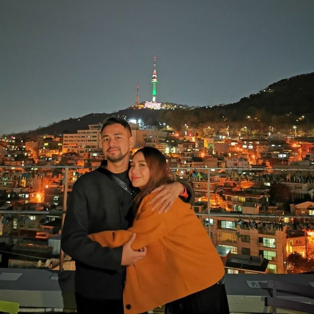 8 Romantic Photos of Raffi Ahmad and Nagita Slavina in Korea, Wearing Hanbok Together