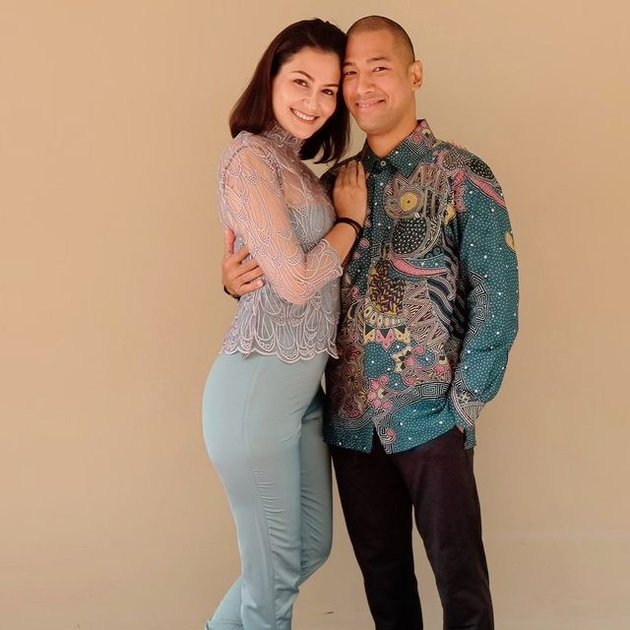 8 Intimate Photos of Rima Melati Adams and Marcell Siahaan, Still Like Dating After 12 Years of Marriage