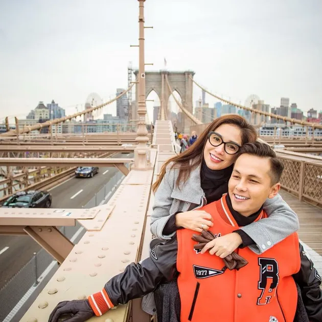 Foto Mesra Ussy Sulistiawaty dan Andhika Pratama di Amerika