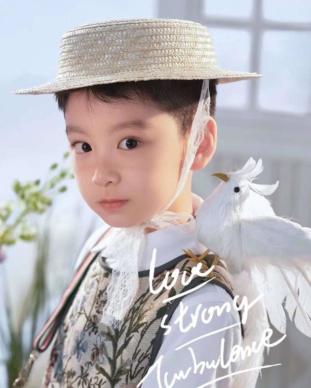 8 Photos of Mik Zhang, the Viral Child Model, Said to Resemble Cha Eun Woo and Chanyeol EXO