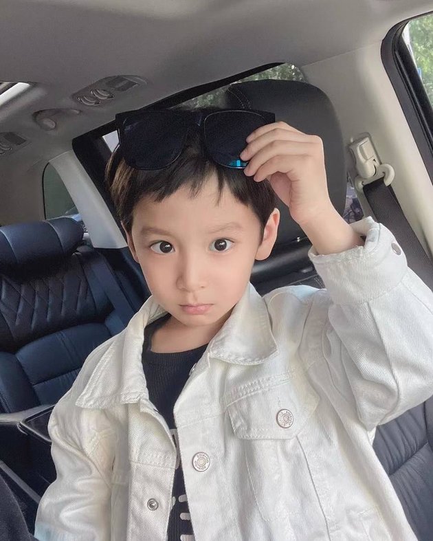8 Photos of Mik Zhang, the Viral Child Model, Said to Resemble Cha Eun Woo and Chanyeol EXO
