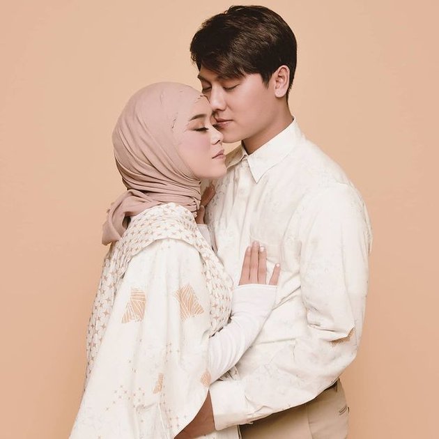 8 Photos of Lesti and Rizky Billar's Newly Released Prewedding Shoot by Rio Motret, Intimate Hugs to Romantic Leaning