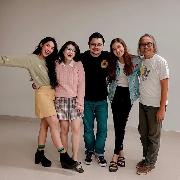 8 Photos of de'Rainbow Gang Reunion in the TV Series 'Kepompong', After 11 Years of Not Meeting