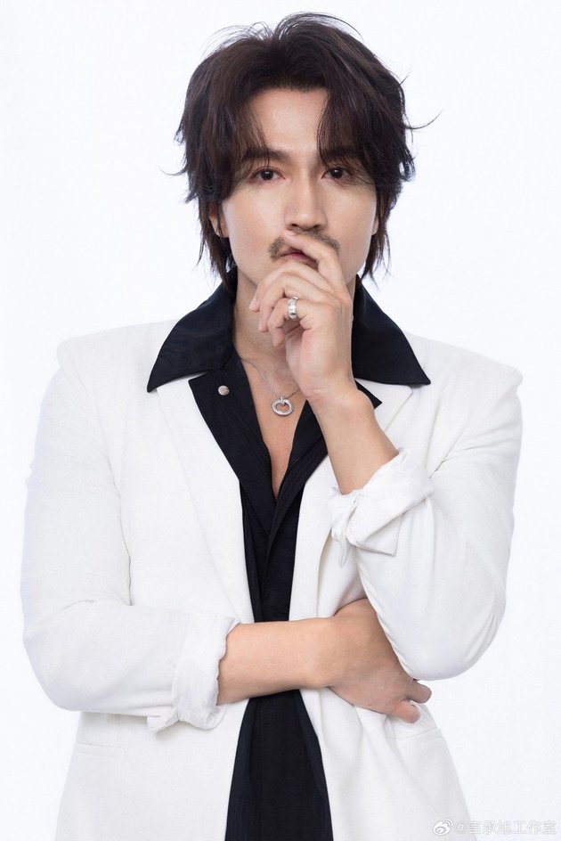 8 Latest Photos of Jerry Yan with Mustache and Beard, Just Celebrated His 47th Birthday