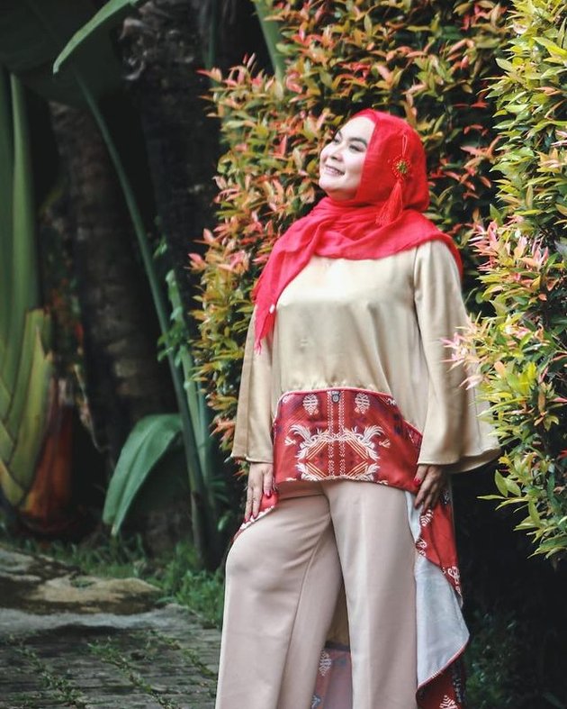 8 Latest Photos of Senior Comedian Ulfa Dwiyanti, Now Looking Beautiful with Hijab and Still Funny