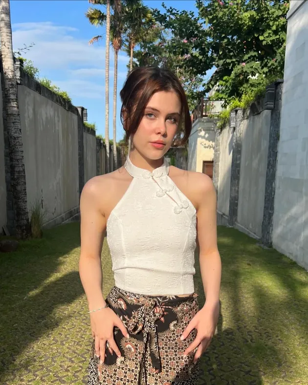 Manuella Aziza Putri Bungsu Sophia Latjuba