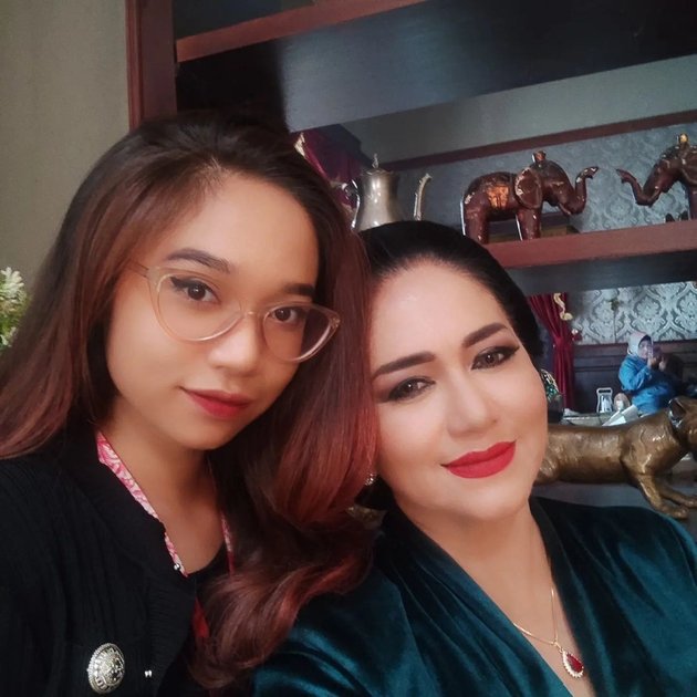 8 Latest Photos of Sally Marcelina, Star of the Film 'WARKOP DKI', Now Selling Clothes - Finally Making a Comeback After 20 Years