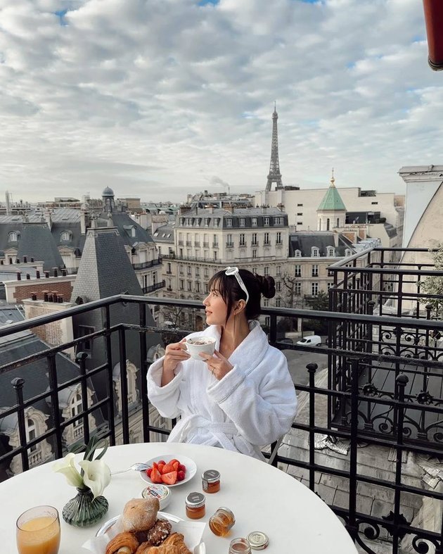 8 Throwback Photos of Beautiful Pregnant Jessica Mila in Paris, Radiating Princess-like Aura