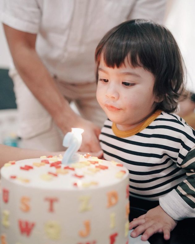 8 PHOTOS of Wulan Guritno's Nephew's Birthday, Adilla Dimitri Attends and Her Sad Face Becomes the Spotlight