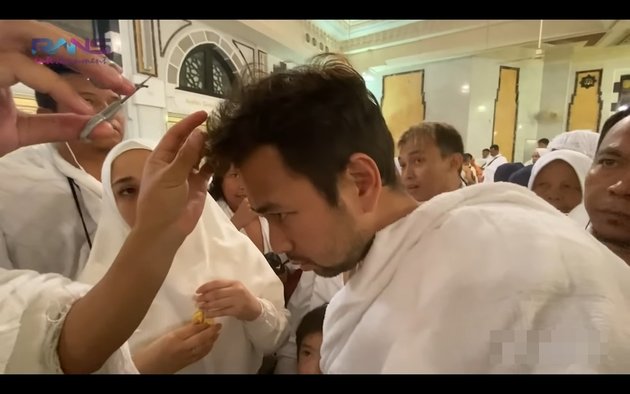8 Photos of Umrah by Raffi Ahmad and Entourage, Salute to Rafathar for Strongly Following the Procession Until the End