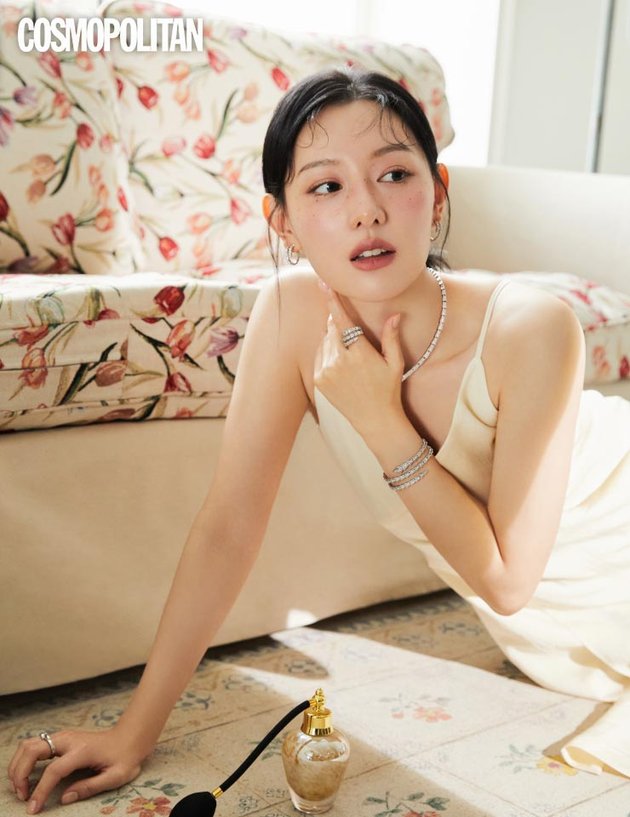 8 Visual Photos of Kim Ji Won in Cosmopolitan Korea Magazine, Too Unreal Beautiful