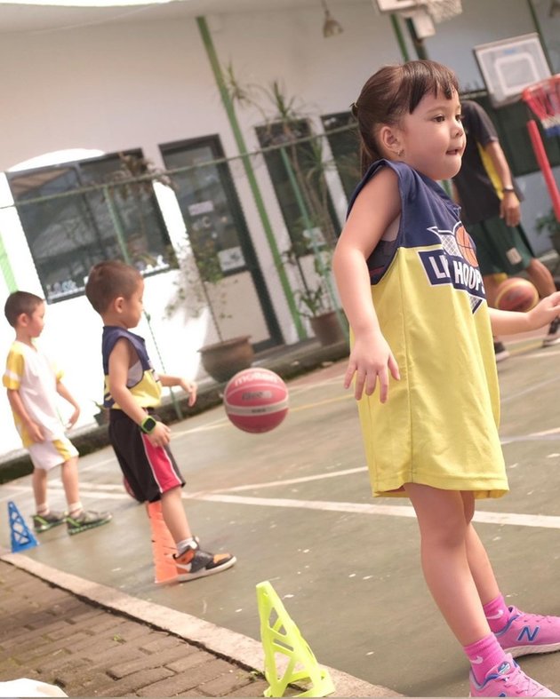 8 Styles of Gempita Nora Marten's Basketball Training, Already Like a Professional Player