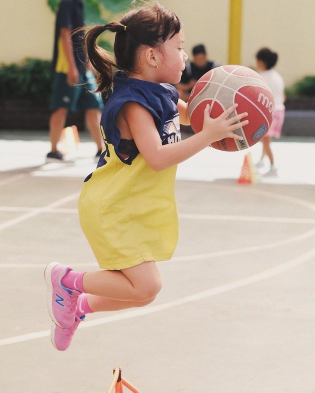 8 Styles of Gempita Nora Marten's Basketball Training, Already Like a Professional Player