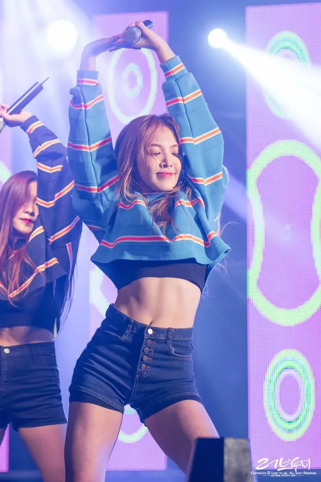 Idol Cewek SM Entertainment Dengan Abs Kece