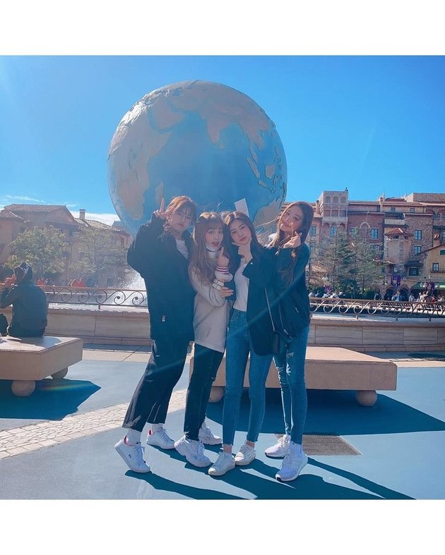 8 K-Pop Idols Who Fell in Love with Disneyland, the Happiest Place on Earth