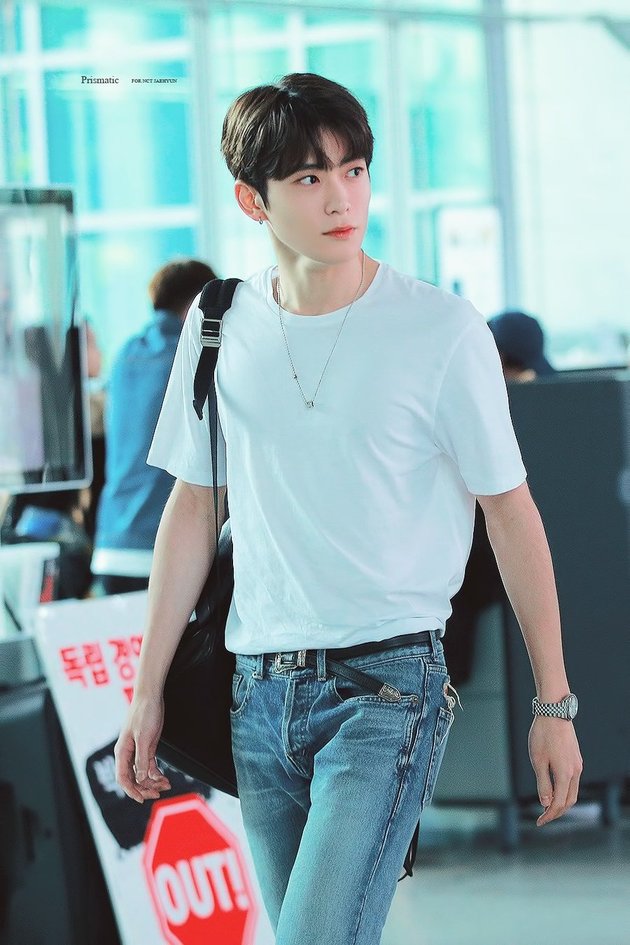 8 K-Pop Idols Who Can Radiate Boyfriend Material Charm Just With a White Shirt & Jeans