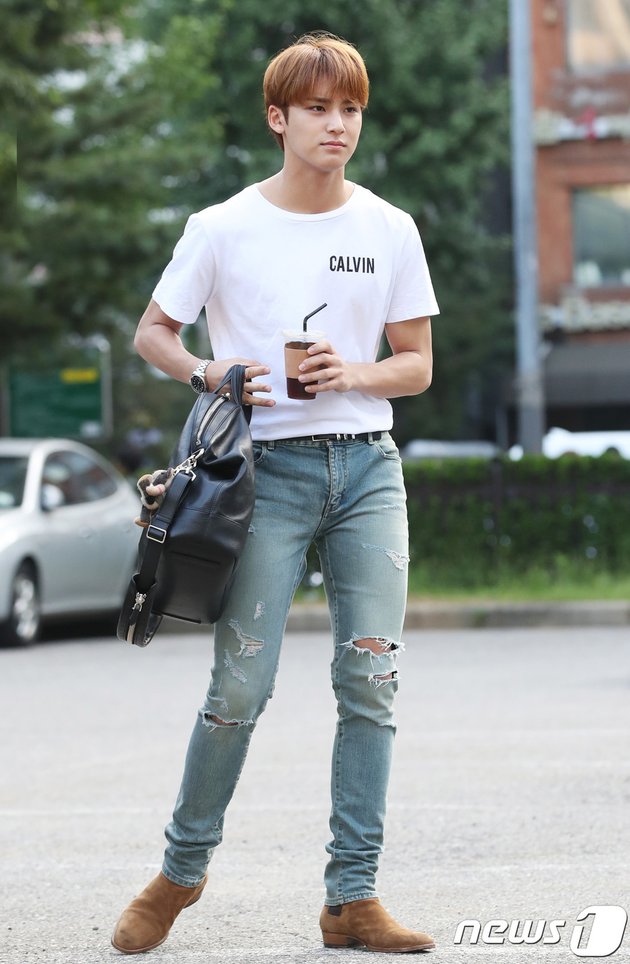 8 K-Pop Idols Who Can Radiate Boyfriend Material Charm Just With a White Shirt & Jeans