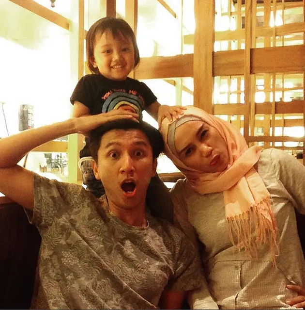 Alda, gitaris Changcuters berhasil mendapatkan hati sang pujaan hati Eva Wati Juhari yang dinikahinya sejak 7 Agustus 2010 silam.