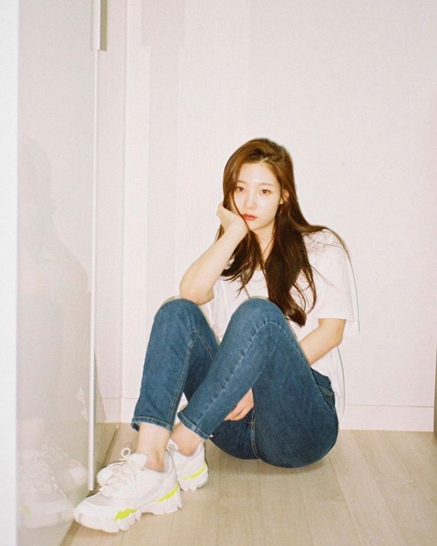 8 K-Pop Female Idols Who Look Best in Jeans, Jisoo BLACKPINK - Chaeyeon DIA