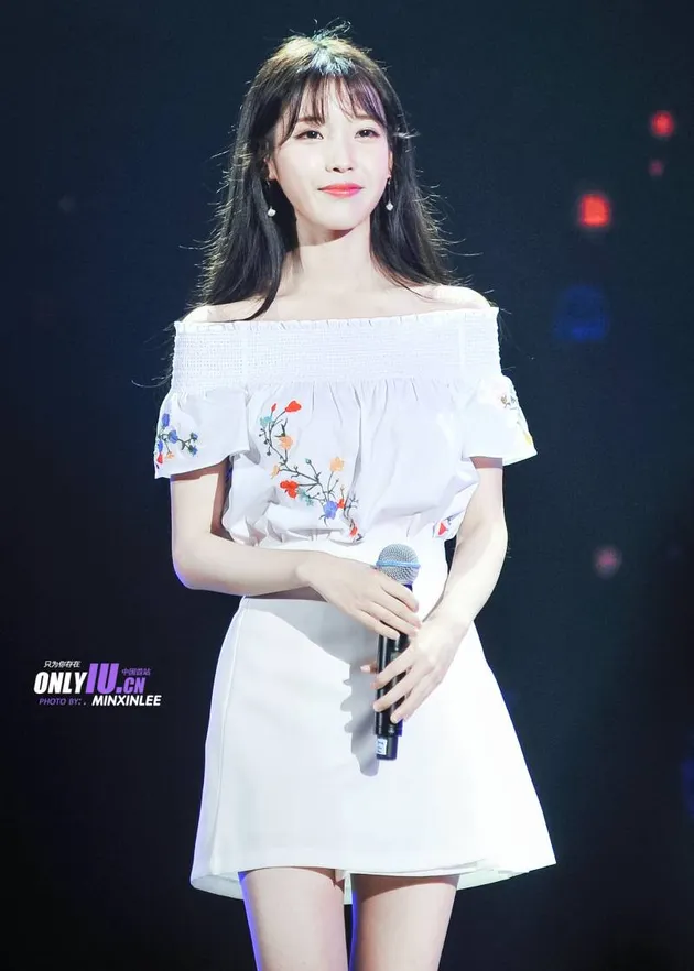 Idol Cewek Dengan Pundak Cantik