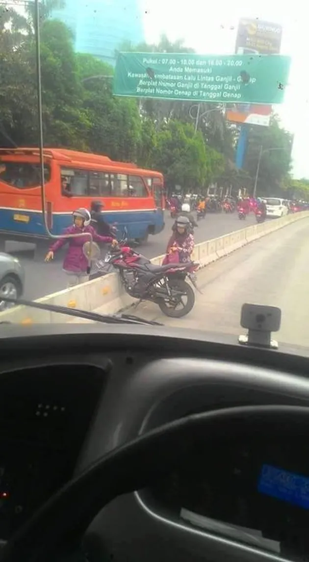 emak emak, power of emak, kelakuan emak