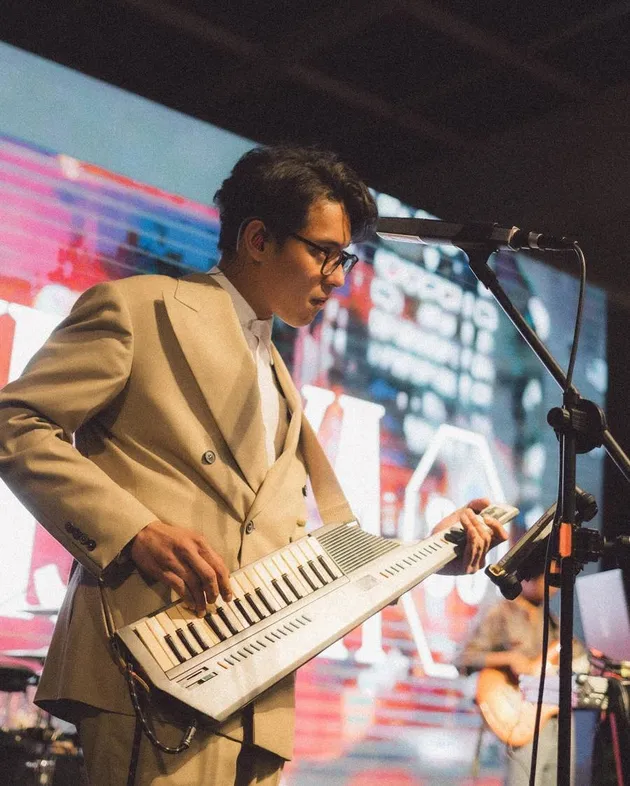 Lagu Ardhito Pramono yang cocok ketika patah hati