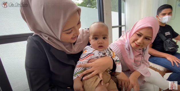 8 Moments of Citra Kirana & Erica Putri Family Doing Photoshoot Together, Baby Zee and Athar's Appearance is Adorable