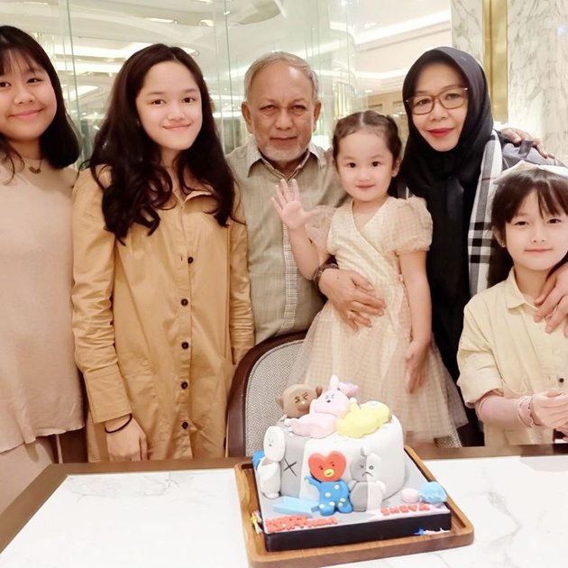 8 Moments of Ussy-Andhika's Family Gathering Celebrating Sheva's 4th Birthday