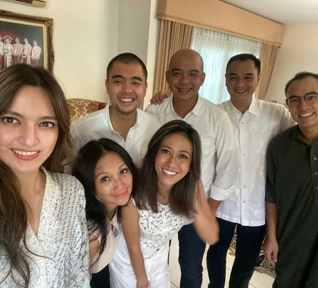 8 Moments of Eid al-Fitr with Nia Ramadhani and the Bakrie Extended Family