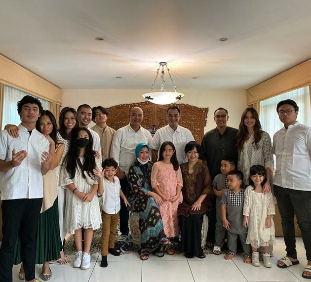 8 Moments of Eid al-Fitr with Nia Ramadhani and the Bakrie Extended Family
