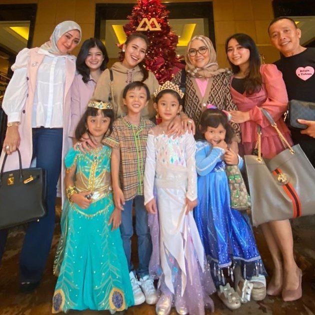 8 Exciting Moments of Bilqis' Birthday, Ayu Ting Ting's Daughter, Dressing Like a Princess from a Fairy Tale