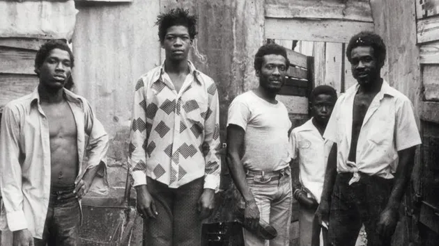 Jimmy Cliff (tengah) adalah dedengkot rudeboys. Ia besar di era musik ska, rocksteady, hingga reggae yang mulai merasuki setiap sudut Jamaika.