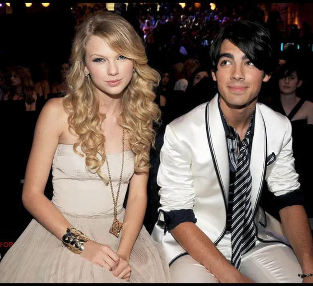 8 Pacar Ternama Taylor Swift Yang Bisa Bikin Kamu Lupa Daratan