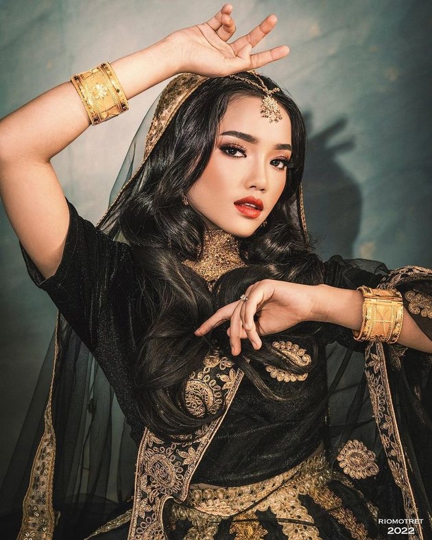 8 Latest Stunning Indian-themed Photo Shoots by Fuji Berandan, Rio Motret Successfully Leaves People Speechless and More Awesome