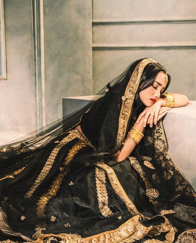 8 Latest Stunning Indian-themed Photo Shoots by Fuji Berandan, Rio Motret Successfully Leaves People Speechless and More Awesome