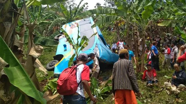 bus masuk jurang sukabumi, bus sukabumi, kecelakaan bus sukabumi