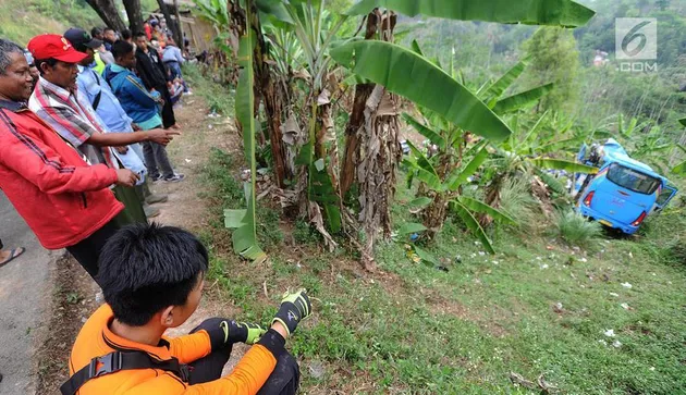 bus masuk jurang sukabumi, bus sukabumi, kecelakaan bus sukabumi