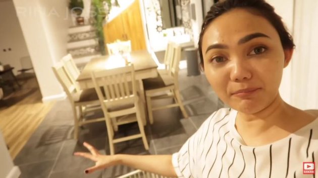 8 Sightings of Rina Nose's House, Full of Wooden Furniture - There are Many Plants