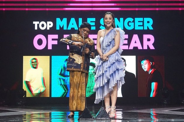 8 Enchanting Performances of the Nominee Readers at the 2020 Billboard Indonesia Music Awards, Al Ghazali - Didi Kempot