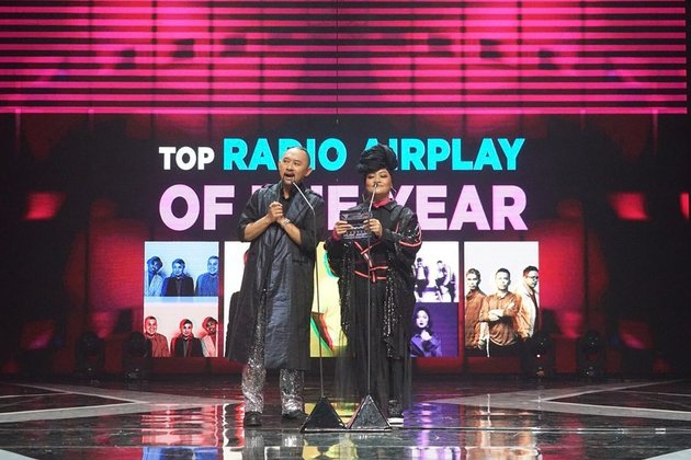 8 Enchanting Performances of the Nominee Readers at the 2020 Billboard Indonesia Music Awards, Al Ghazali - Didi Kempot